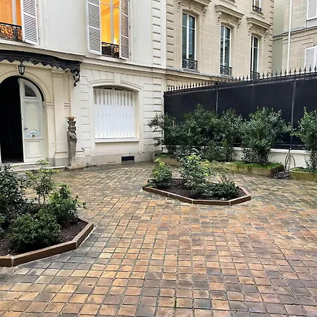 Apartment Champs Elysees Paris
